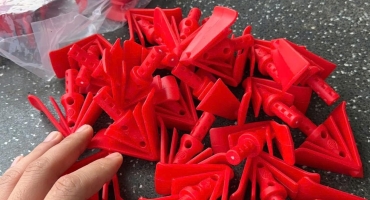 Tắc Kê Đất BMT – Giải Pháp Cố Định Cây Trồng & Hệ Thống Tưới Hiệu Quả