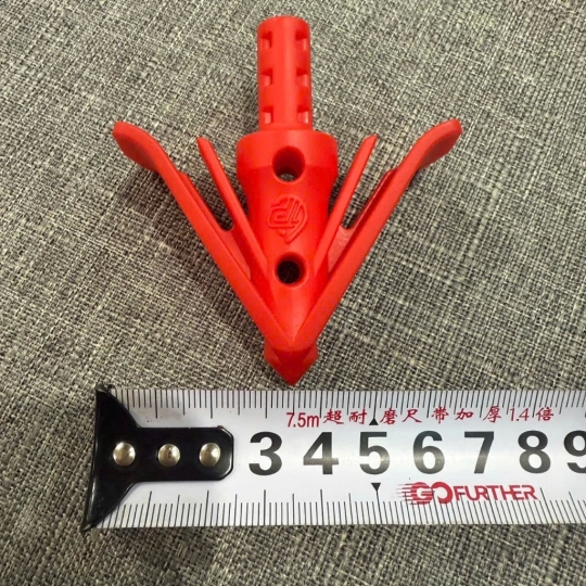 Tắc kê đất neo cây màu đỏ